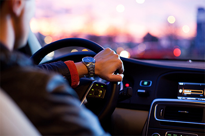 2022年农历三月哪天适合属虎人提新车？