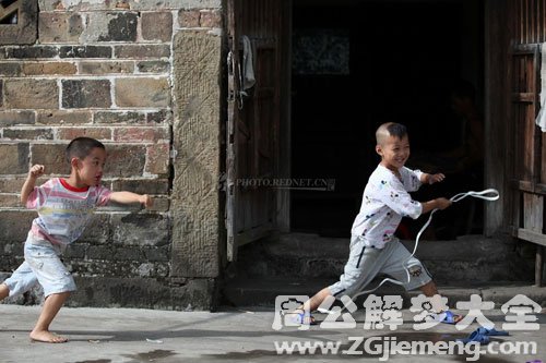 【梦见小孩跑来跑去】