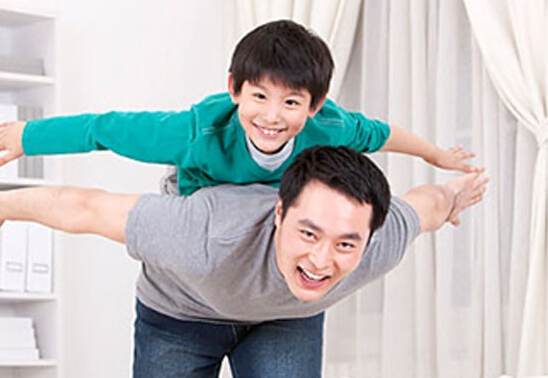 梦见爸爸打我