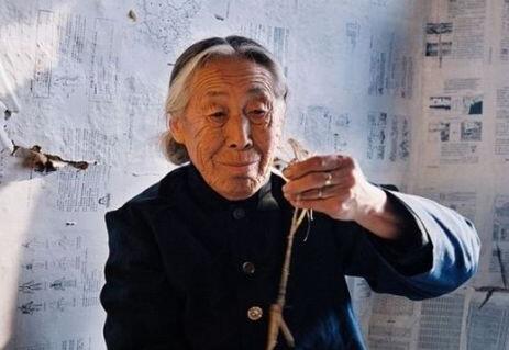 梦见老人给钱